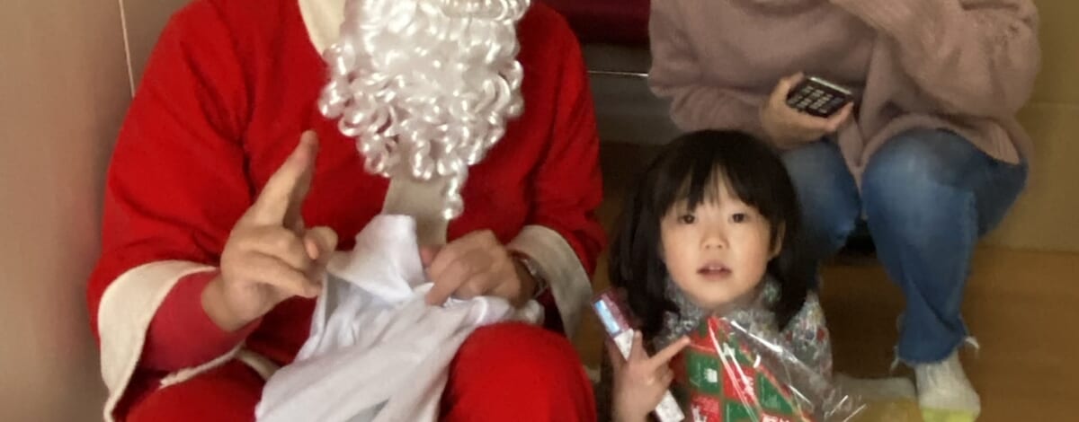 シアワセ運ぶ、むつみサンタがやってきた♪