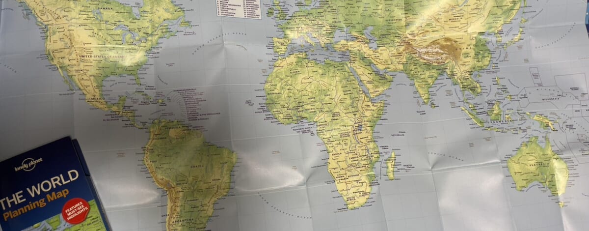 年末断捨離で世界地図。