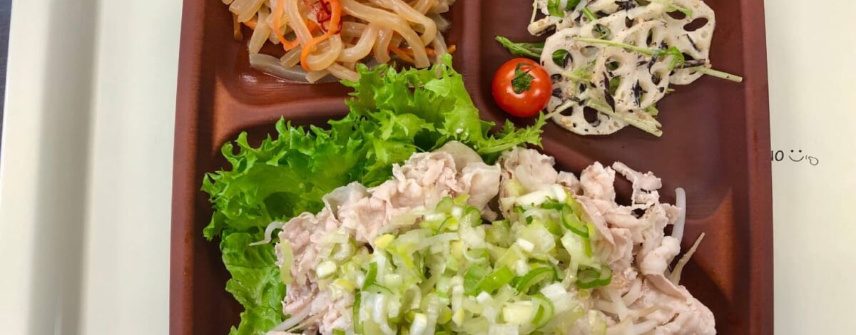 【親和の学生寮】今日の晩ごはん☆ゆで豚のねぎダレのせ