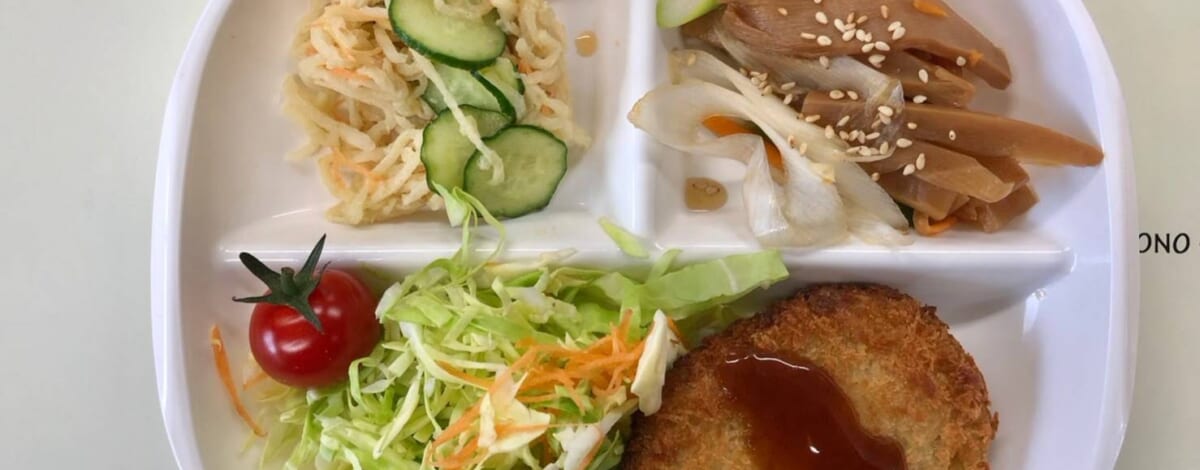 【親和の学生寮】今日の朝ごはん☆コロッケとメンマのねぎ炒め