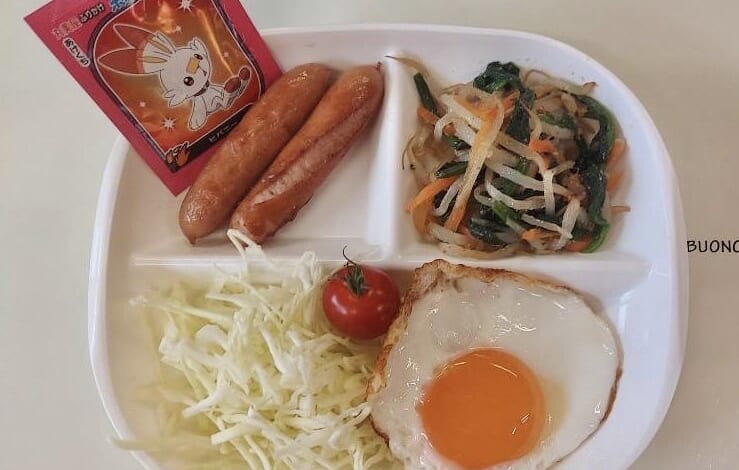 【親和の学生寮】今日の朝ごはん☆目玉焼きとウィンナー