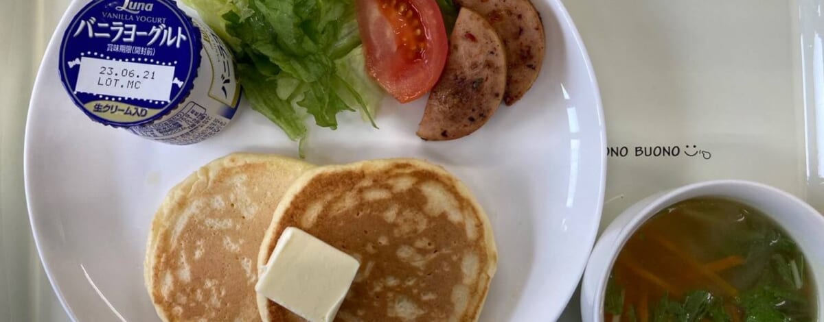【親和の学生寮】今日の朝ごはん☆ホットケーキとボロニアソーセージ