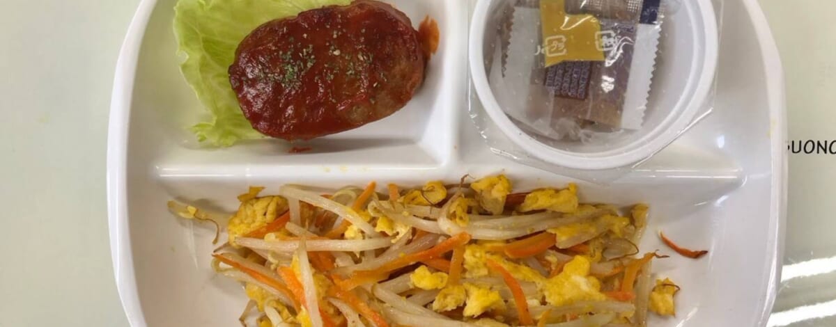 【親和の学生寮】今日の朝ごはん☆もやしのたまご炒めとミニハンバーグ