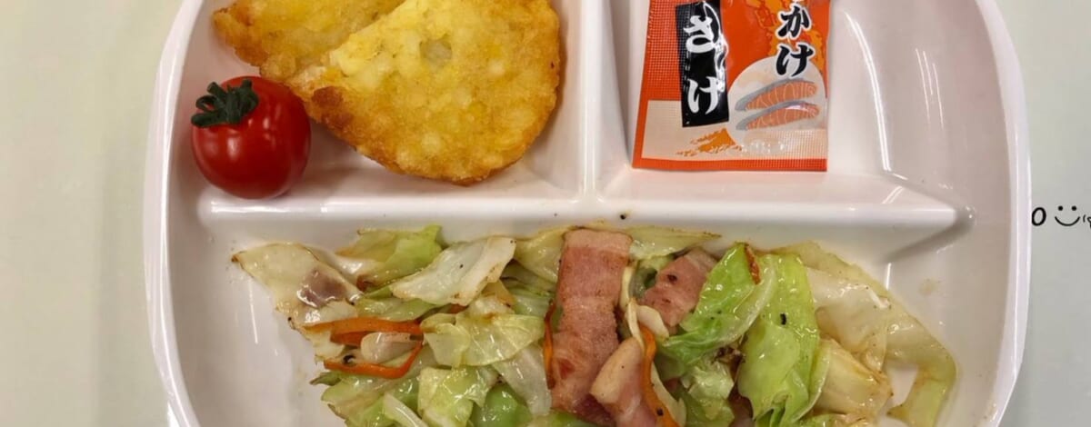 【親和の学生寮】今日の朝ごはん☆キャベツとベーコン炒め