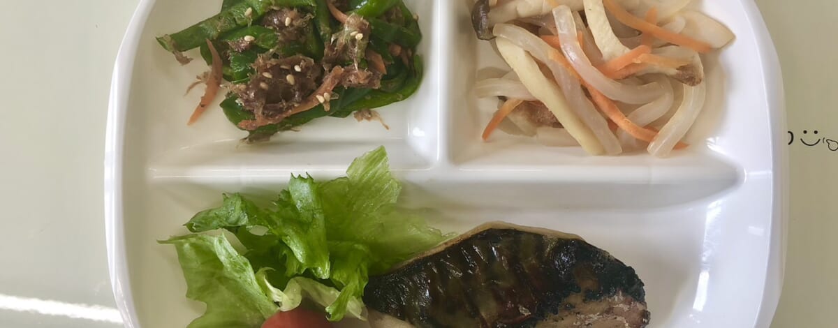 【親和の学生寮】今日の朝ごはん☆焼き魚とピーマンのおかか炒め