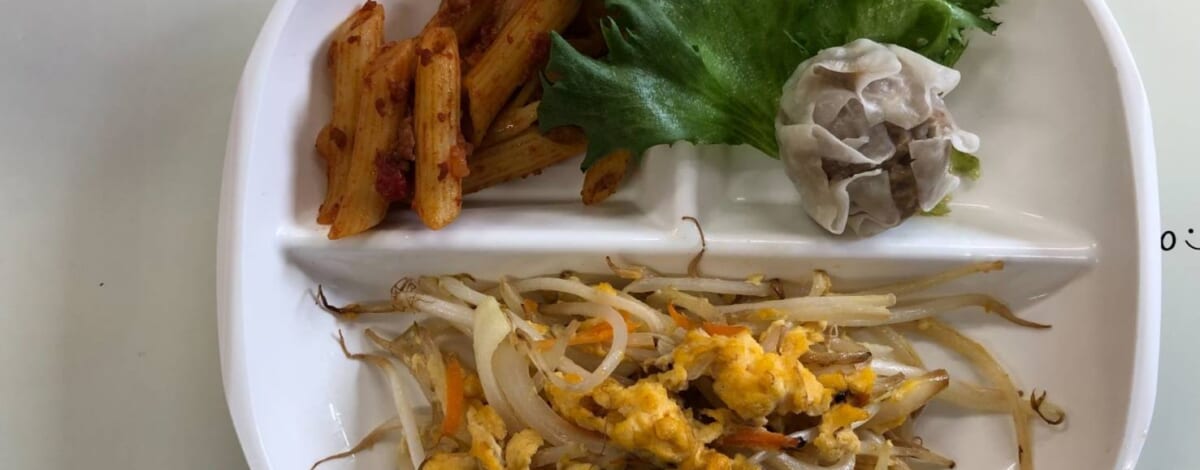 【親和の学生寮】今日の朝ごはん☆もやしのたまご炒めとケチャップペンネ