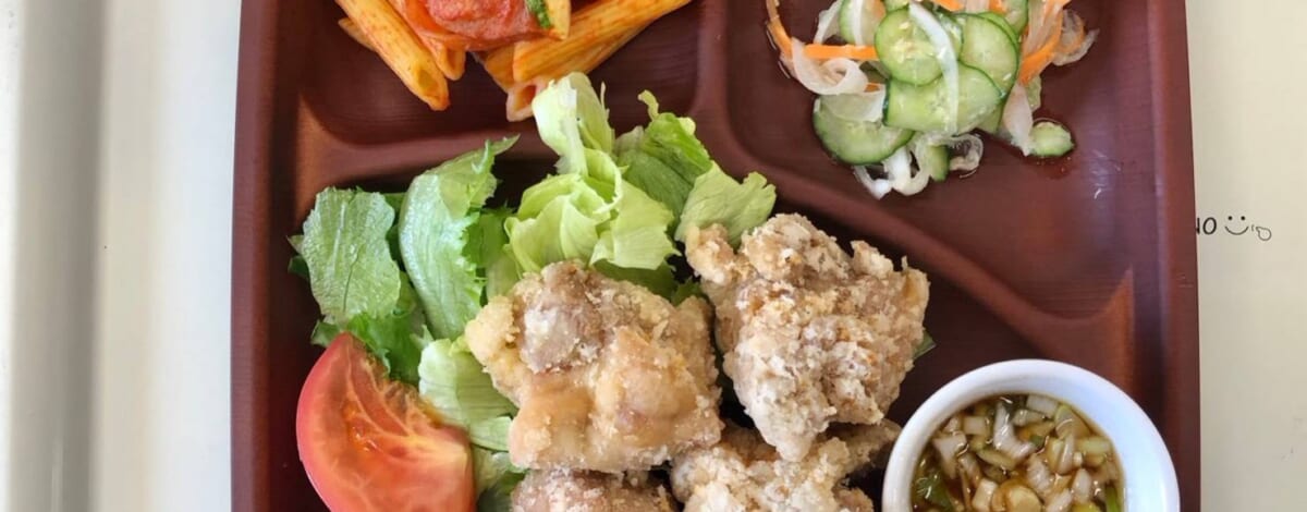 【親和の学生寮】今日の晩ごはん☆油淋鶏ときゅうりのツナサラダ