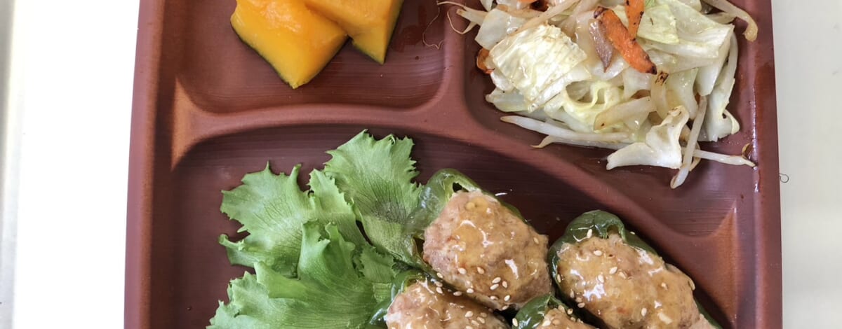 【親和の学生寮】今日の晩ごはん☆ピーマンの肉詰め