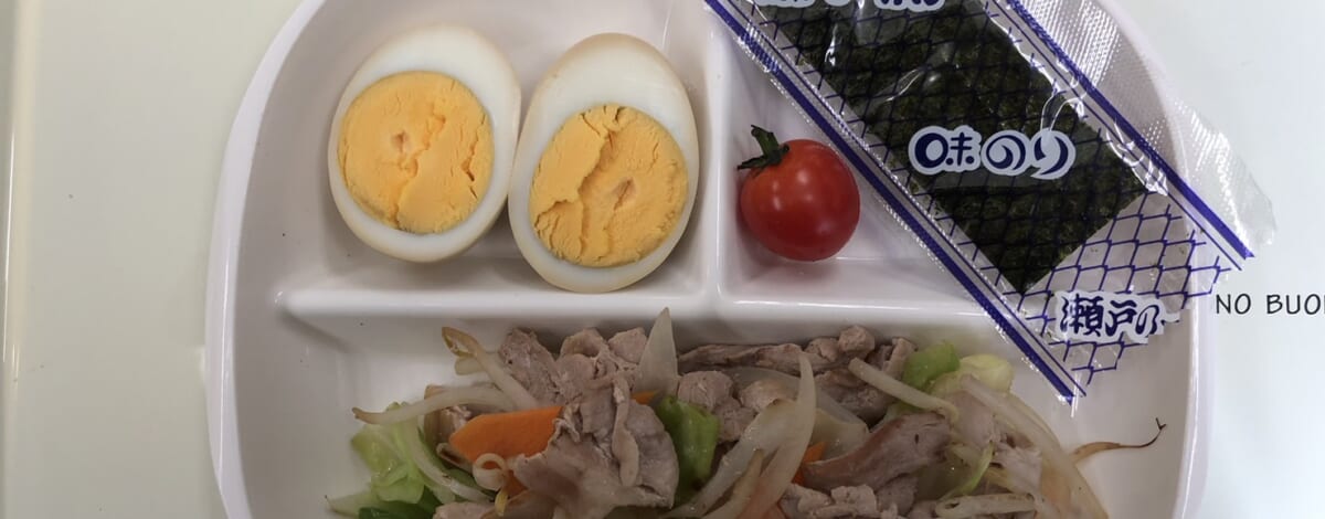 【親和の学生寮】今日の朝ごはん☆肉野菜炒めと煮たまご