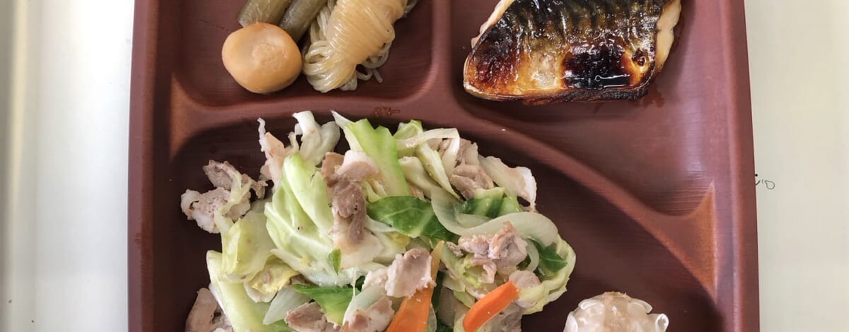 【親和の学生寮】今日の晩ごはん☆焼き魚と肉野菜炒め