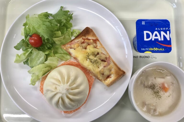 【親和の学生寮】今日の朝ごはん☆ピザトーストとクリームシチュー