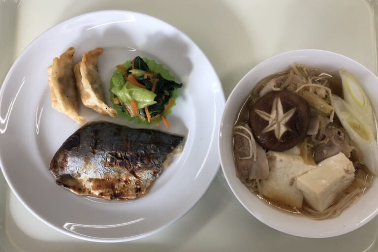 【親和の学生寮】今日の晩ごはん☆焼き魚と肉豆腐