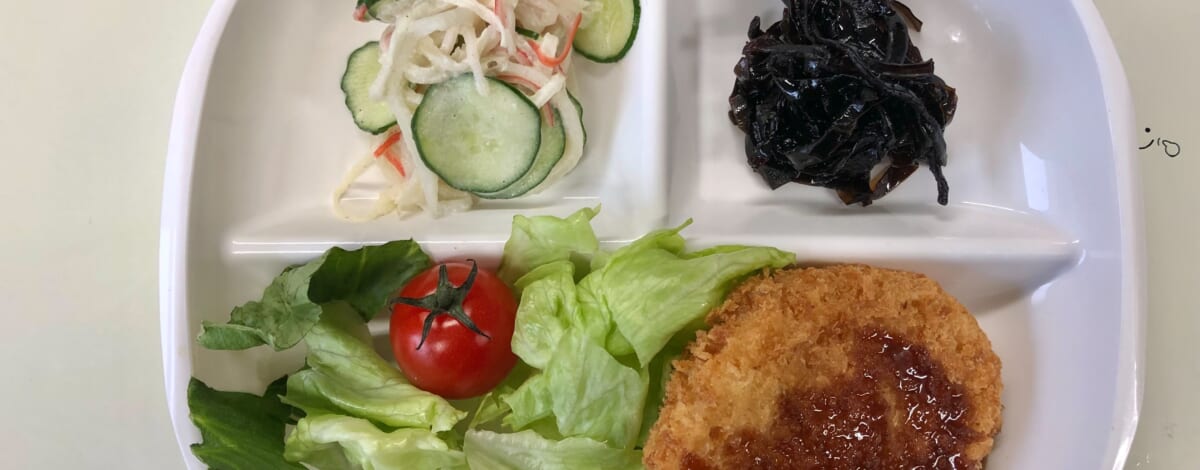 【親和の学生寮】今日の朝ごはん☆コロッケと切り干しサラダ