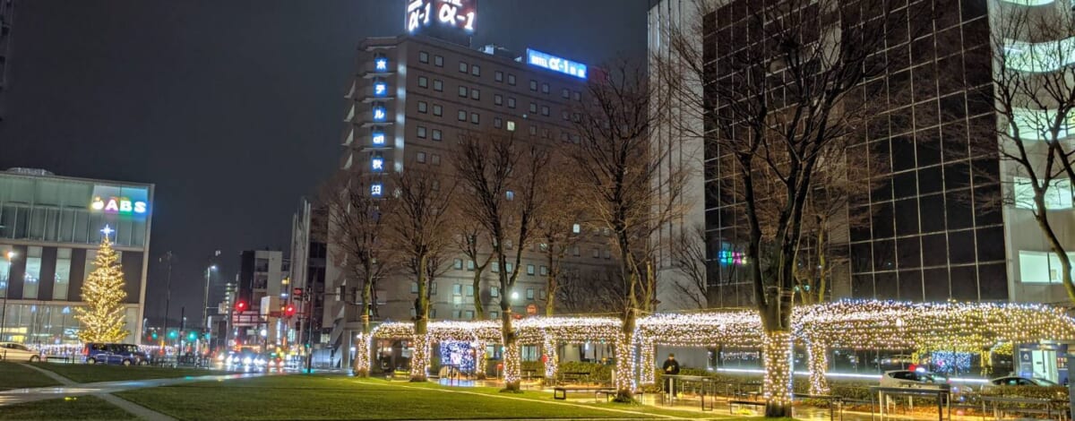 【秋田駅前】雨のイルミネーション