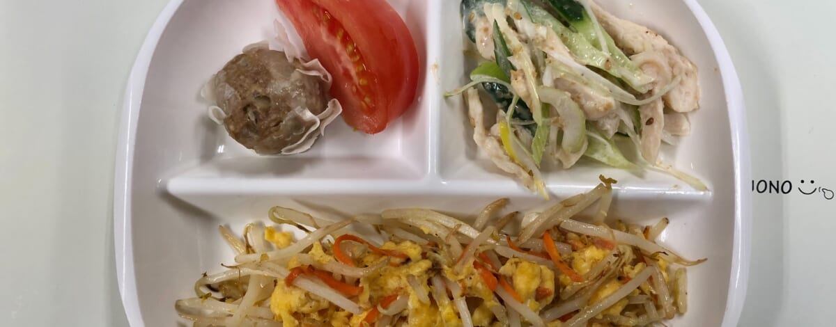 【親和の学生寮】今日の朝ごはん☆きゅうりとサラダチキンのサラダ