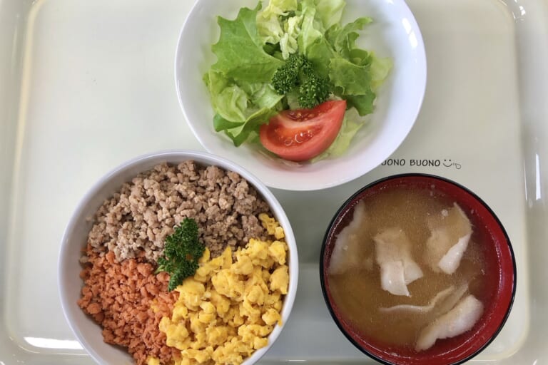 【親和の学生寮】今日の朝ごはん☆三色ごはん