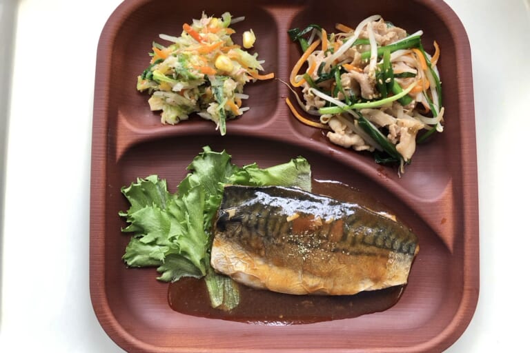 【親和の学生寮】今日の晩ごはん☆サバ味噌煮とキャベツのツナサラダ