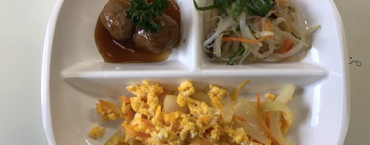 【親和の学生寮】今日の朝ごはん☆ミートボールと中華サラダ