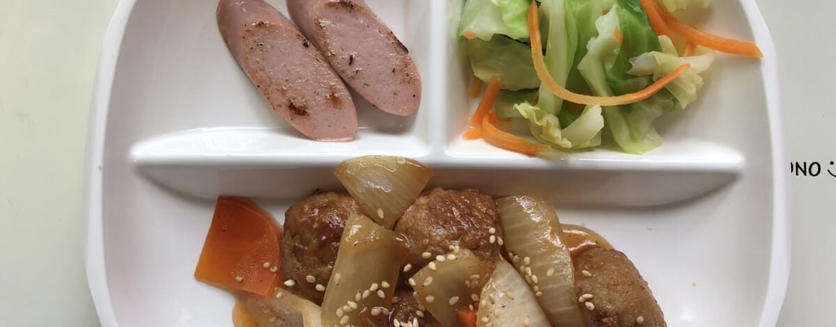 【親和の学生寮】今日の朝ごはん☆ミートボール炒めとキャベツのおひたし