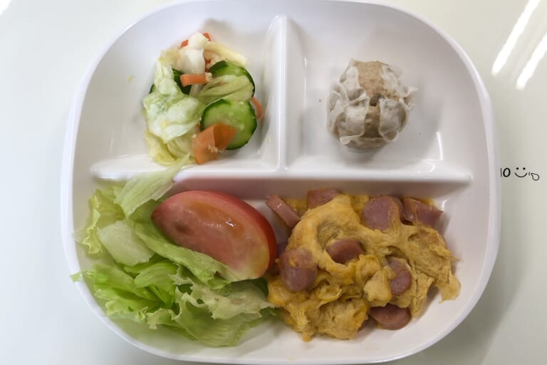 【親和の学生寮】今日の朝ごはん☆ウインナー入りスクランブルエッグ