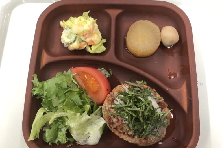 【親和の学生寮】今日の晩ごはん☆おろしそハンバーグ